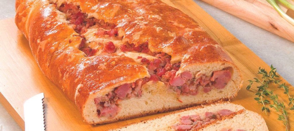 Pão recheado com calabresa e queijo