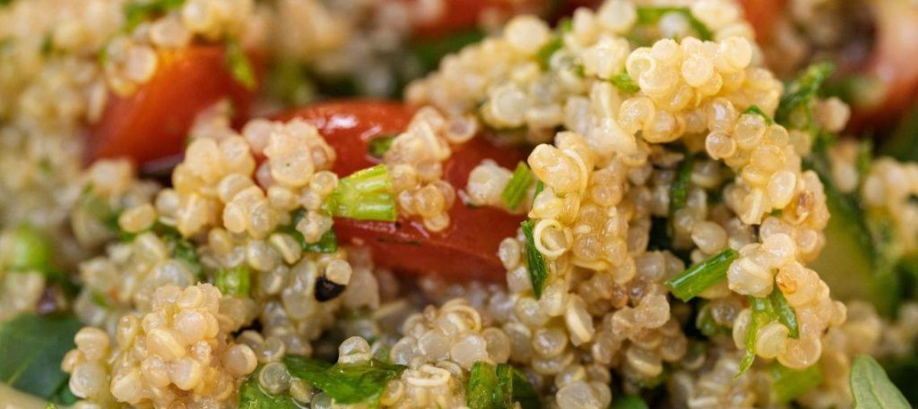 Quinoa com cogumelos salteados
