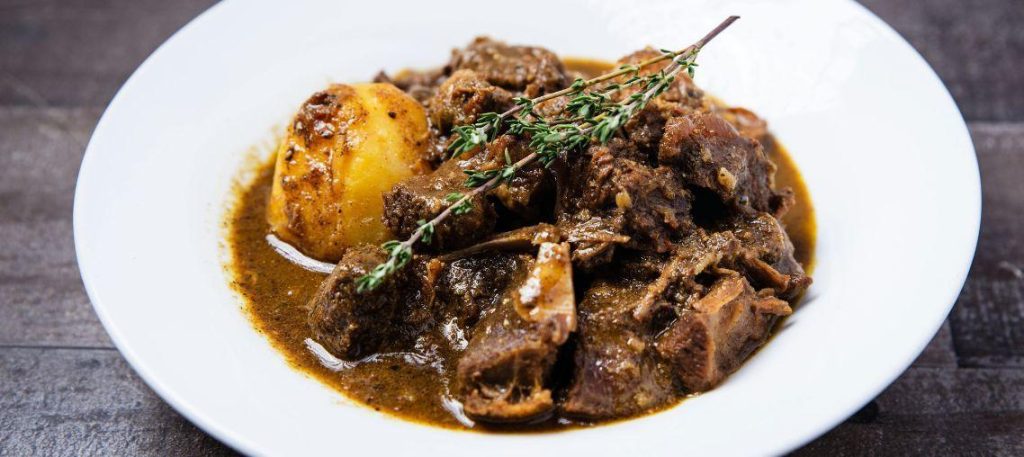 Rabada com agrião e pirão