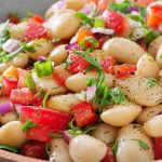 Salada de feijão-branco com ervas