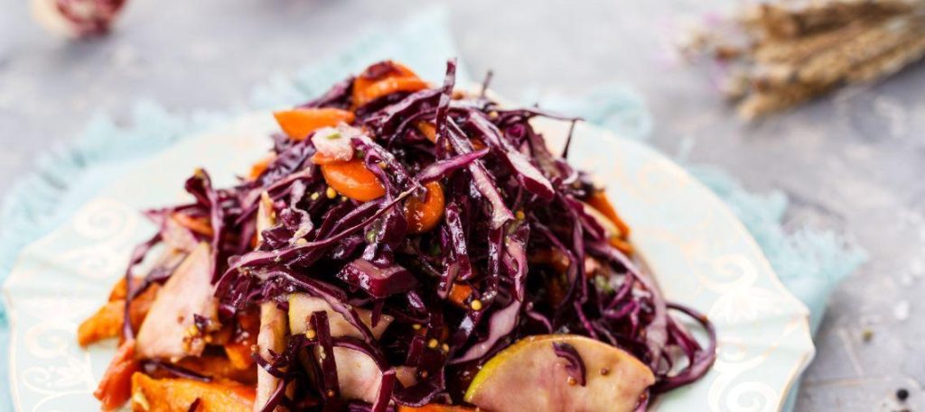 Salada de repolho com maçã e cenoura