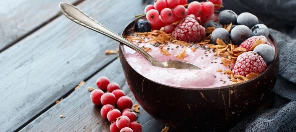 Smoothie bowl de frutas vermelhas