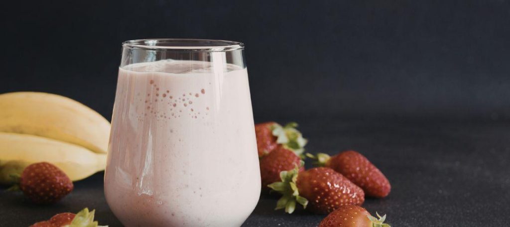 Smoothie de banana com morango