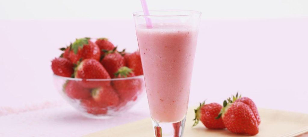 Smoothie de morango com iogurte natural