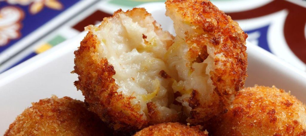 Bolinho de arroz assado com queijo