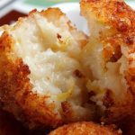 Bolinho de arroz assado com queijo