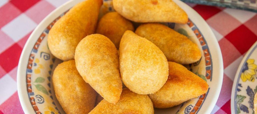 Coxinha de frango cremosa