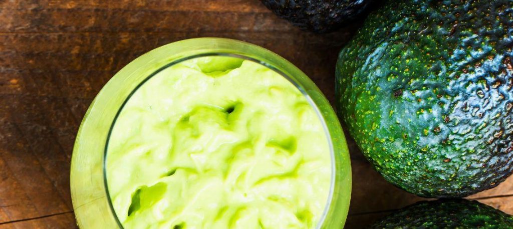 Creme de abacate com mel e limão