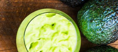 Creme de abacate com mel e limão