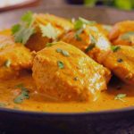 Galinha caipira ao molho pardo