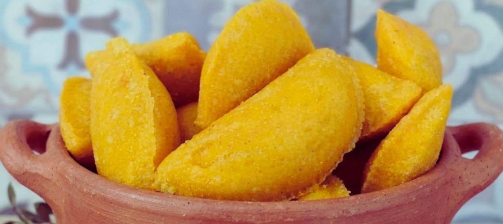 Pastel de angu (Minas Gerais)