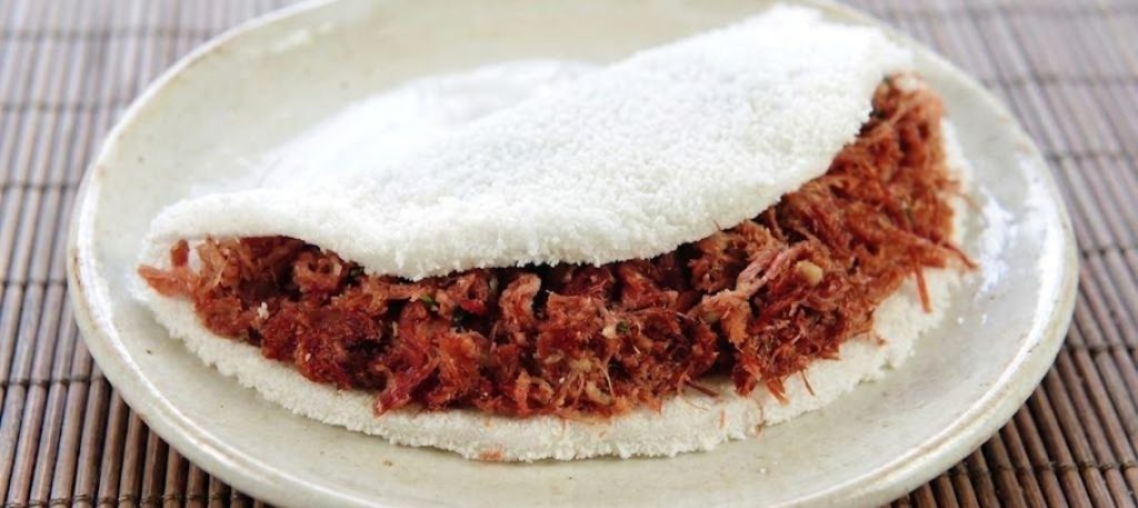 Tapioca recheada com carne seca