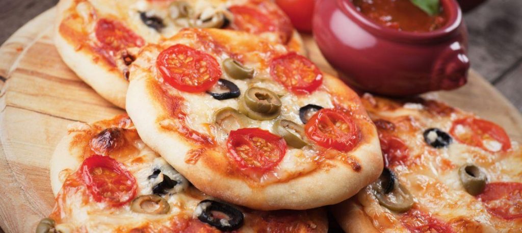 Mini pizza com massa caseira