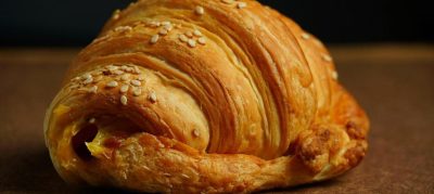 Croissant recheado com frango