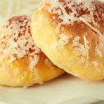 Pão doce com coco