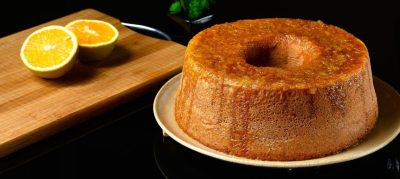 Bolo de laranja com calda de açúcar