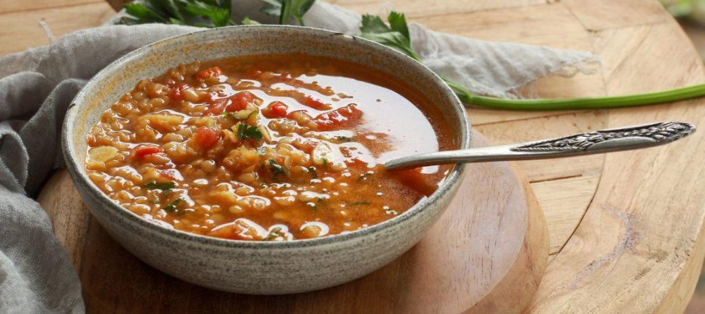 Lentilha cozida com legumes e ervas