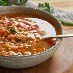 Lentilha cozida com legumes e ervas