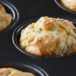 Muffin salgado de presunto e queijo