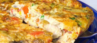 Omelete de forno com legumes e queijo