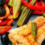 Peixe assado com legumes