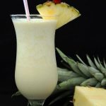 Smoothie de abacaxi com coco (piña colada sem álcool)