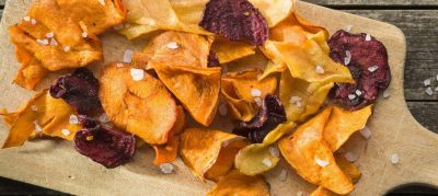 Chips de legumes (batata-doce, abobrinha, cenoura)