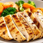 Frango grelhado com legumes no vapor