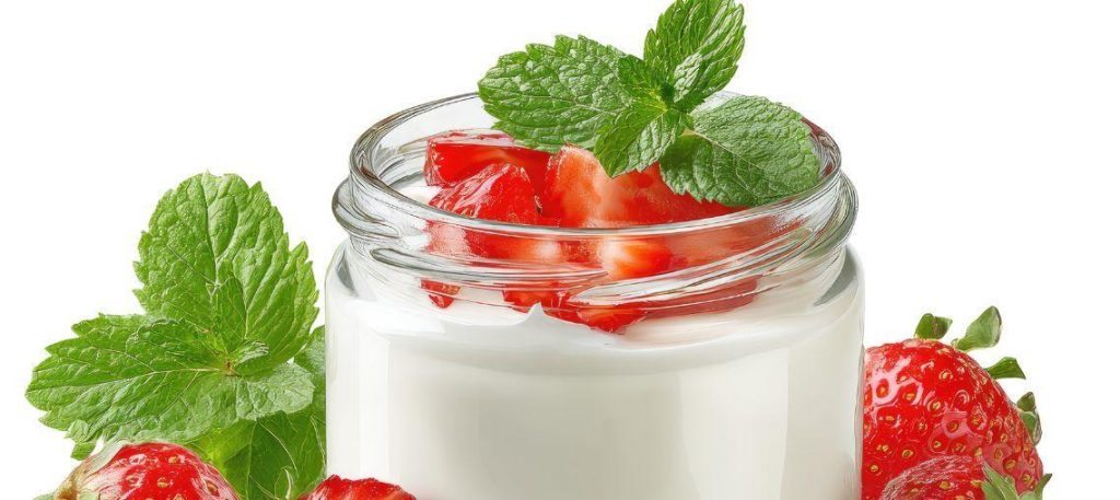 Iogurte com morango e hortelã