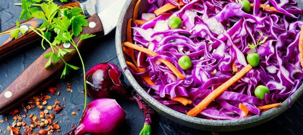 Salada de repolho roxo com cenoura