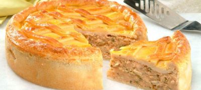 Torta de frango com requeijão e massa podre