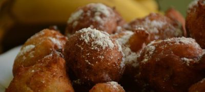 Bolinho de chuva com açúcar e canela