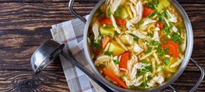 Sopa de milho verde com frango desfiado