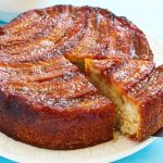 Torta de banana caramelada